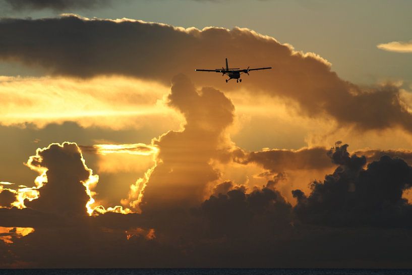 Landing tijdens zonsondergang van Kristel Sturrus