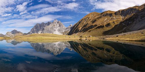 Herbstlicht über dem Eissee von Walter G. Allgöwer