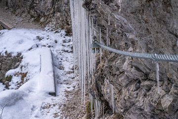 The Gleiersch Gorge in winter with snow, ice, and hanging icicles. von Miriam Schwarzfischer Fotografie