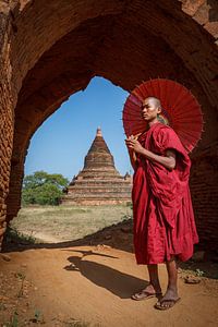 Junger Mönch in den Tempeln von Bagan