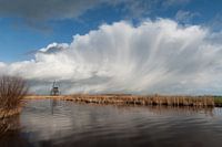Broekmolen en hagelwolk,
