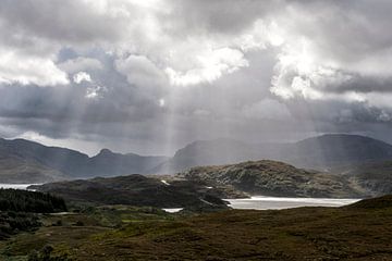 Die Sonne bricht durch, Schottland von Annick Cornu