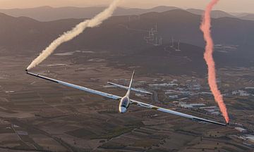 Zweefvliegtuig air to air boven Griekenland. van Jaap van den Berg