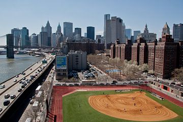 Playing baseball in the shadow of NYC by Maarten De Wispelaere