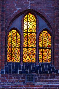 Beleuchtetes Kirchenfenster