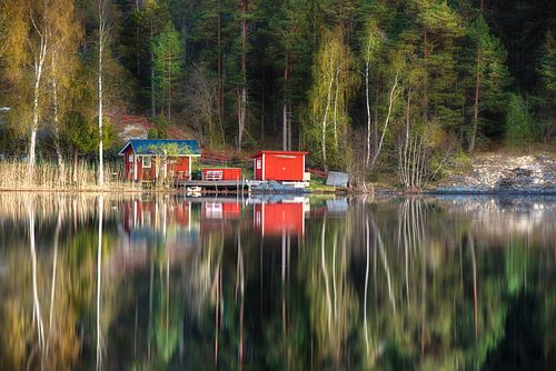 Kleines rotes Haus am See