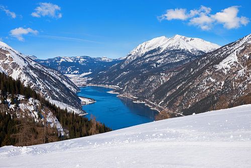 le superbe domaine skiable du Zwolferkopf avec vue sur le lac Achensee et 