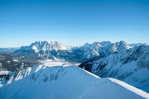 Winter uitzicht op de Zugspitze & Mieminger keten