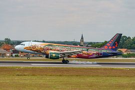 Airbus A320 de Brussels Airlines en livrée Tomorrowland. sur Jaap van den Berg