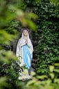 Mariabeeldje in mariagrot van Joyce van Belkom thumbnail