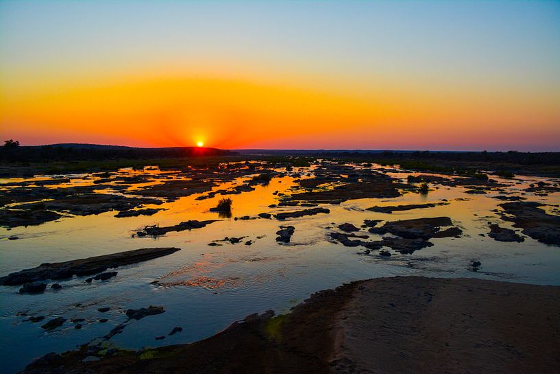 Sunrise over the Olifants river in the Kruger park von Tim Sawyer