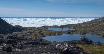 Lacs surplombant le fjord de glace Ilulissat au Groenland. sur Ralph Rozema