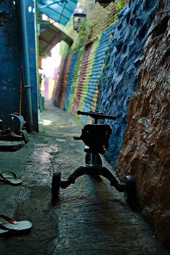 Colour and narrowness: the discreet charm of Jodipan