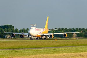 Centurion Cargo Boeing 747-400 vertrekt. van Jaap van den Berg