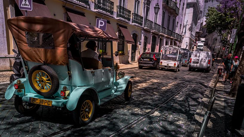 Transport for tourists in Lisbon by Wout Krist