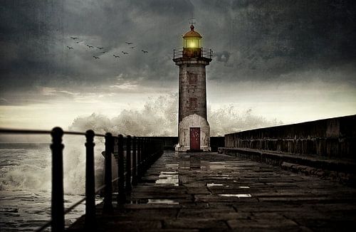 Vuurtoren voor de kust bij Porto, Portugal........