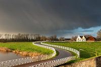 Dreigende luchten boven Aduarderzijl