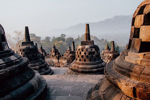 Zonsopkomst bij tempel Borobudur op Java, Indonesië