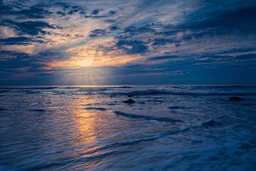 prachtige zonsondergang langs de Nederlandse kust  van gaps photography