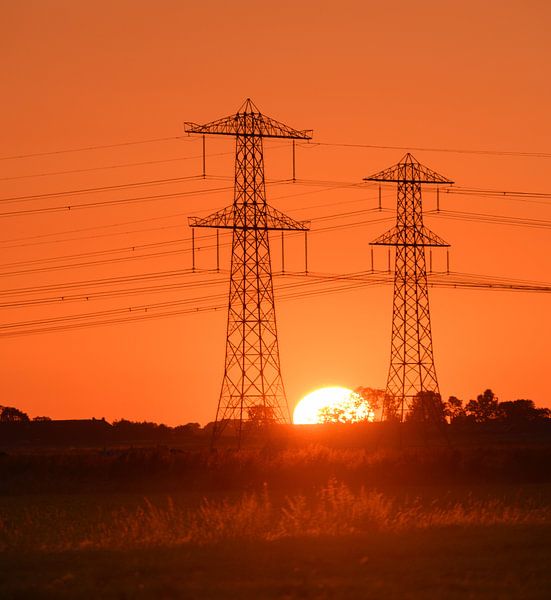 Zonsondergang tussen de electra masten von Michel Knikker