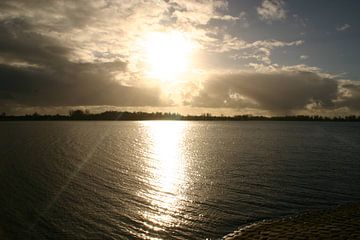 Zons ondergang aan de Noord-Aa plas van EnWout