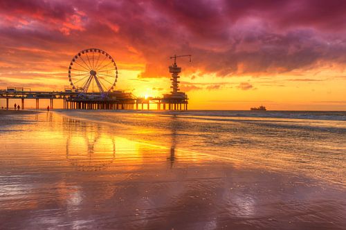 Belle soirée rouge à De Pier à Scheveningen