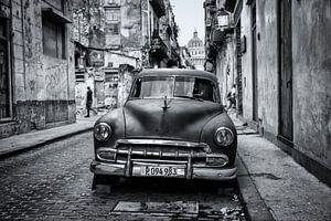 Oldtimer klassieke auto in centrum van Havana Cuba. One2expose Wout Kok Photography