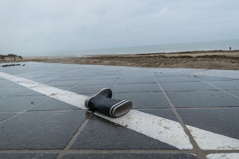 Lonely boot by Wouter Pinkhof