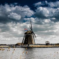 Eendragtsmolen le long de la Rotte avec le drapeau néerlandais