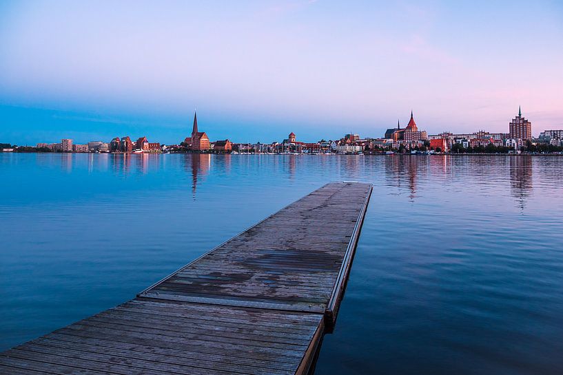 Blick über die Warnow auf die Hansestadt Rostock von Rico Ködder