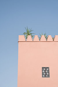 Minimalistisch straatbeeld in Marrakesh