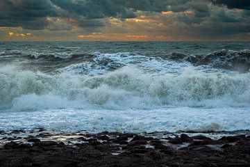 Hoge golven bij zonsondergang van Bill hobbyfotografie