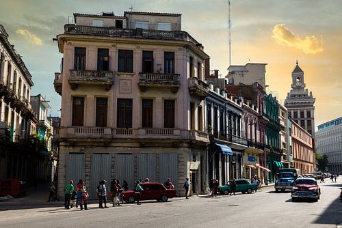 Straat in Oud Havana Cuba met klassieke auto