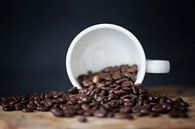 Kaffeebohnen in einer Tasse von Kristof Ven Miniaturansicht