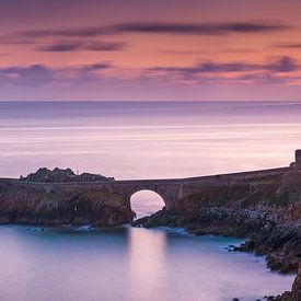 Zonsondergang bij de vuurtoren Phare Petit Minuo Bretagne Frankrijk van FineArt Panorama Fotografie Hans Altenkirch