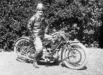 Stolzer Besitzer einer Moto Guzzi C4V 1925