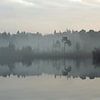 Weerspiegeling in ochtendnevel sur Mirjam van Vooren