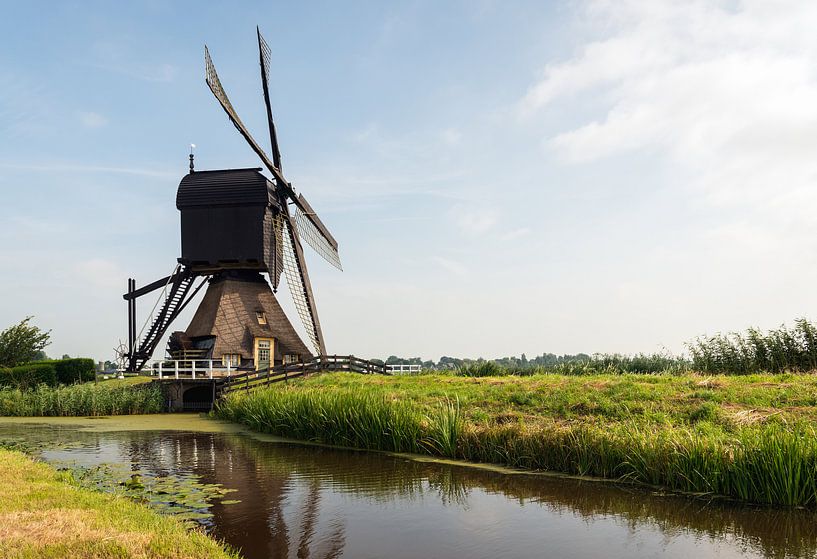 De Middelmolen bij het Nederlandse dorp Molenaarsgraaf van Ruud Morijn