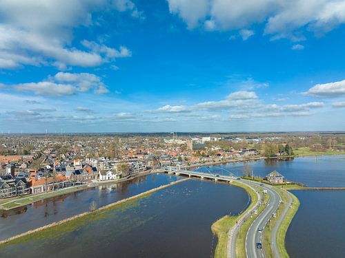 Vecht hoog water in de rivier bij Dalfsen van bovenaf gezien