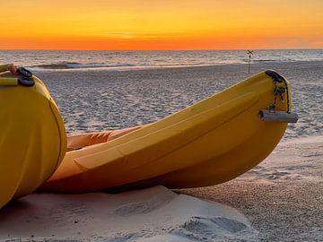 Canoes on the beach in Westerland by HGU Foto