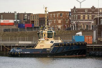Sleepboot Jupiter afgemeerd aan de havenkade IJmuiden van scheepskijkerhavenfotografie