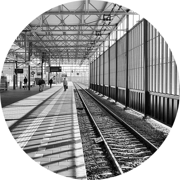 Eindhoven Architectuur in zwart wit. Station Eindhoven. van Marianne van der Zee
