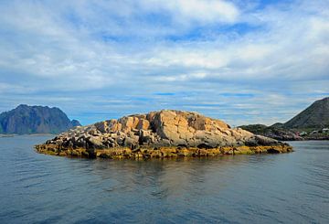 Klein eiland voor de Noorse kust.