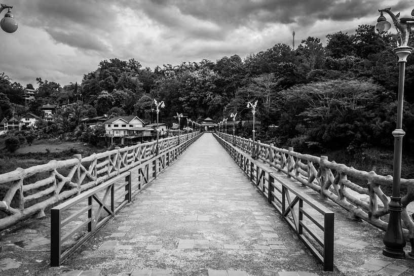 toegang tot houten brug Sanghklaburi von Karen Klein