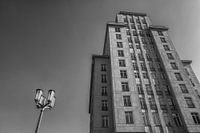 Hochaus am Straußberger Platz in Berlin  - moderne Architektur
