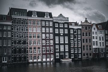 Traditionele huizen en bruggen in Amsterdam van Thilo Wagner