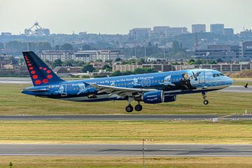 Brussels Airlines Airbus A320 met Magritte livery.