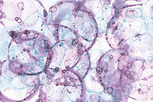 Bulles violettes et bleues claires sur Danielle Roeleveld