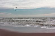 Kitesurfen an der Nordsee'. von Capture the Moment 010 Miniaturansicht