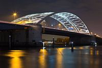 Night photo of Brienenoord bridge